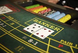 Live Lightning Roulette studio view with croupier and roulette wheel
